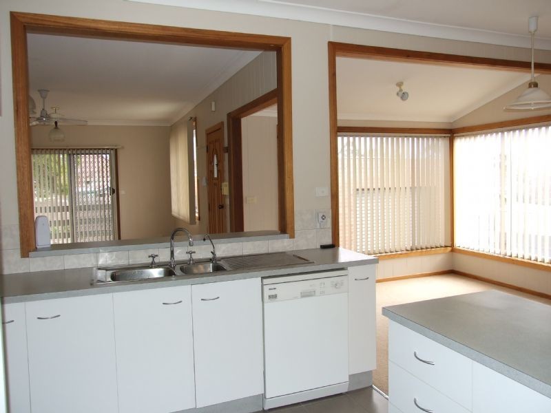 27 Heather Grove, Newborough VIC 3825