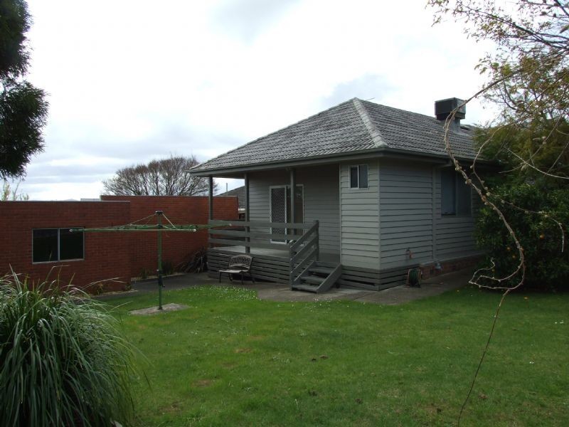 27 Heather Grove, Newborough VIC 3825