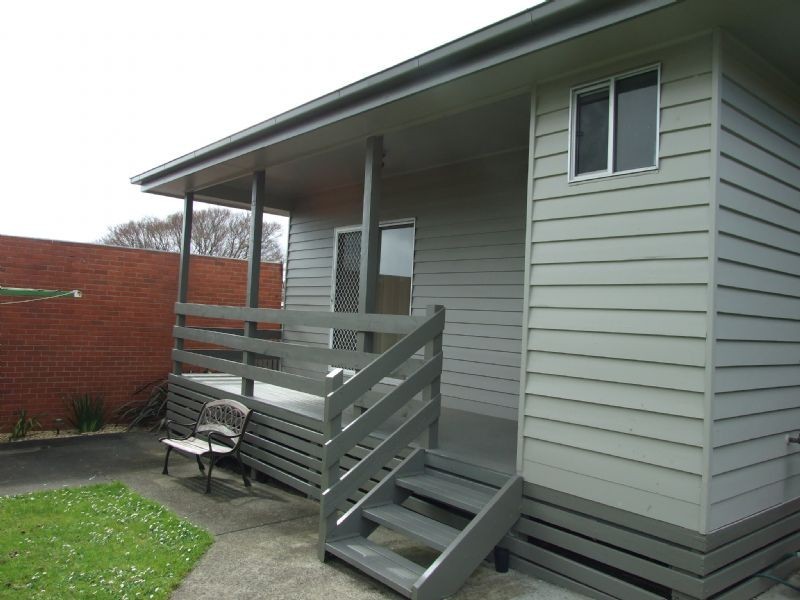 27 Heather Grove, Newborough VIC 3825