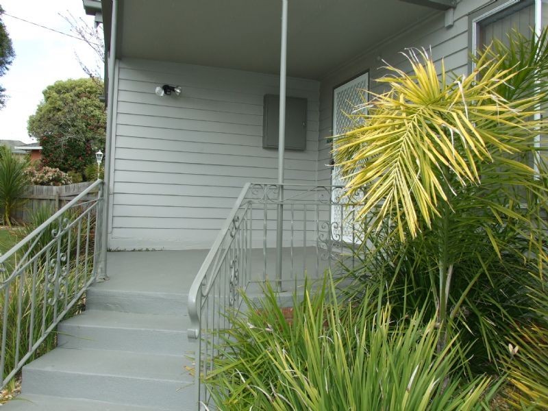 27 Heather Grove, Newborough VIC 3825