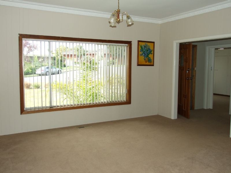 27 Heather Grove, Newborough VIC 3825
