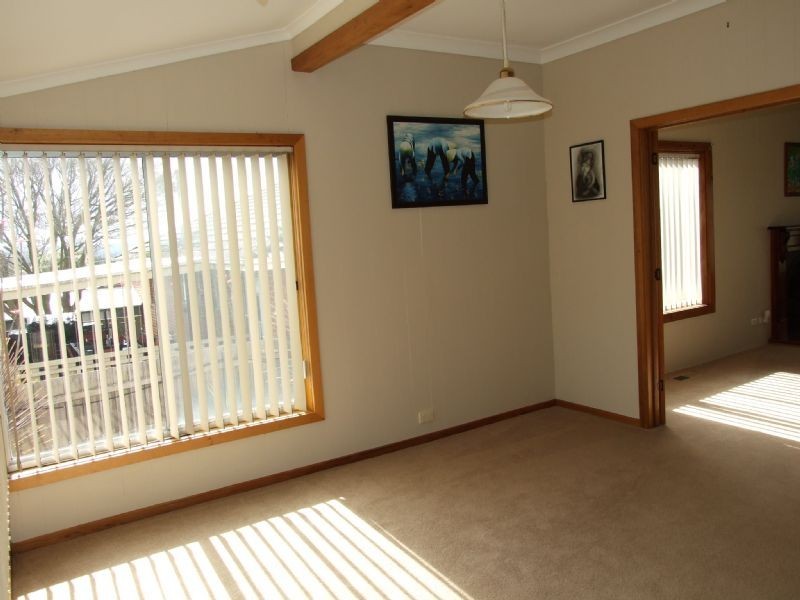 27 Heather Grove, Newborough VIC 3825