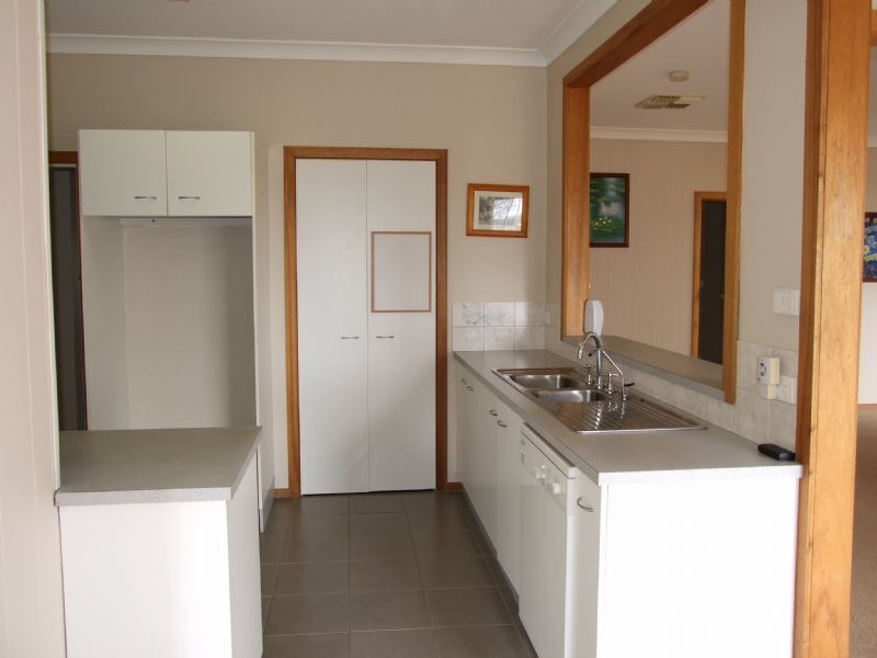 27 Heather Grove, Newborough VIC 3825