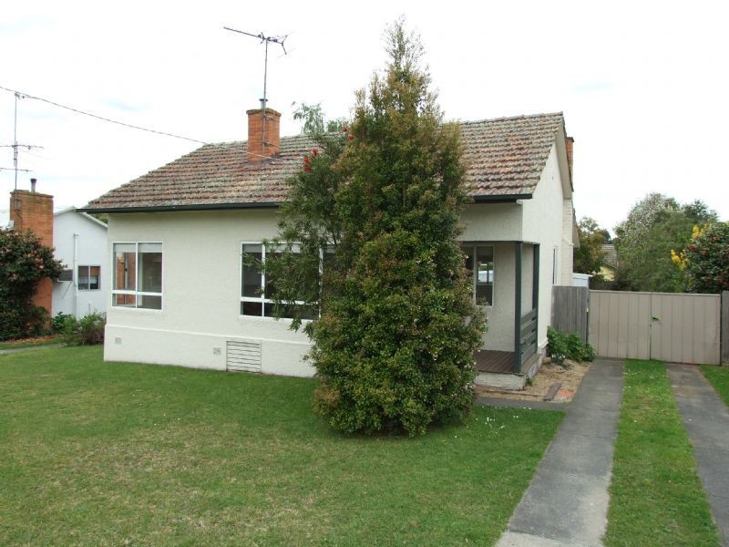 15 Ross Avenue, Moe VIC 3825