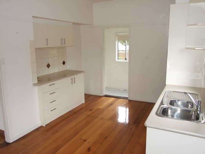 15 Ross Avenue, Moe VIC 3825