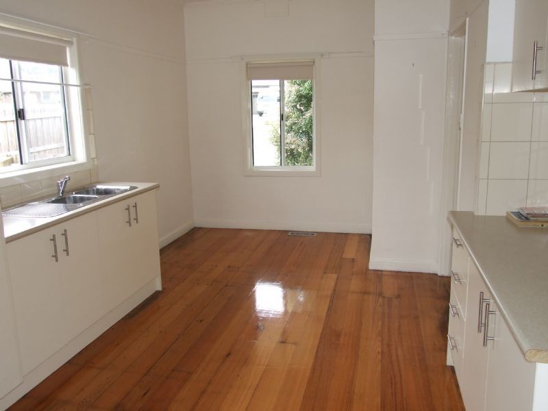 15 Ross Avenue, Moe VIC 3825