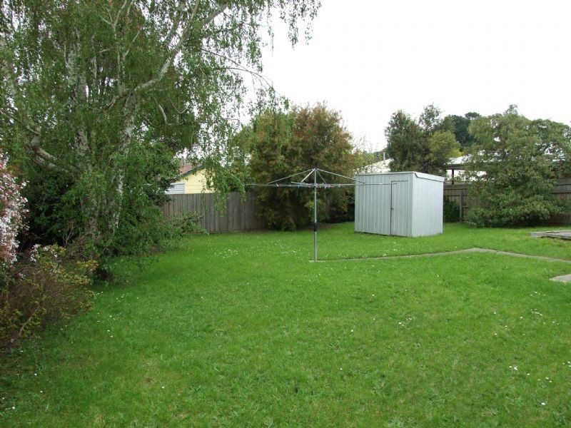 15 Ross Avenue, Moe VIC 3825