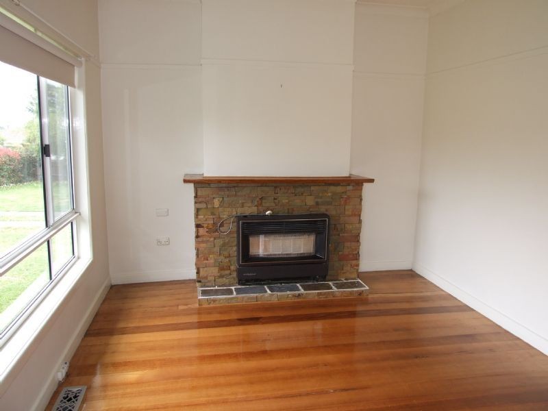 15 Ross Avenue, Moe VIC 3825