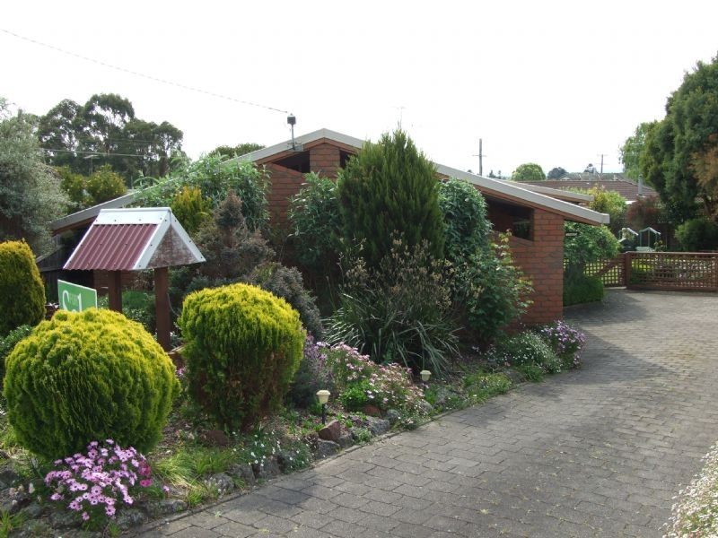 30 Randall Crescent, Moe VIC 3825