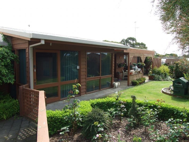 30 Randall Crescent, Moe VIC 3825