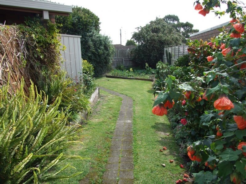 30 Randall Crescent, Moe VIC 3825