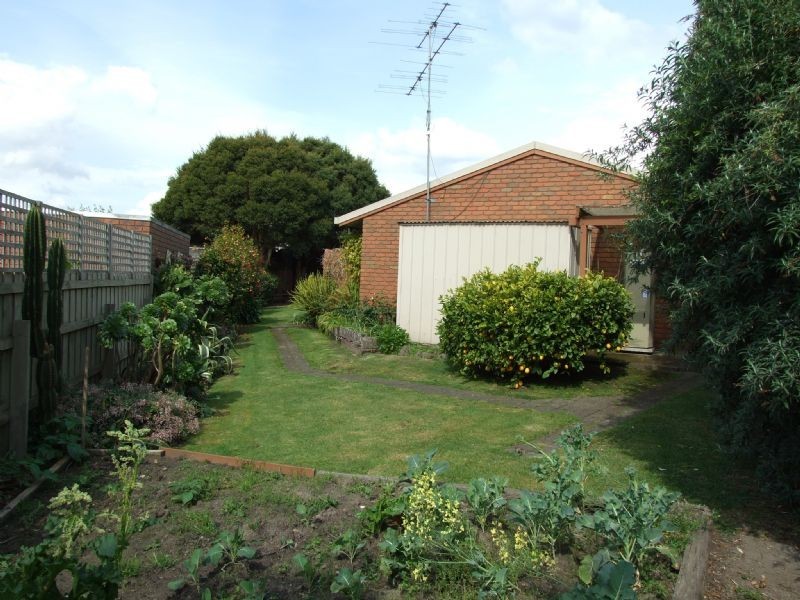 30 Randall Crescent, Moe VIC 3825