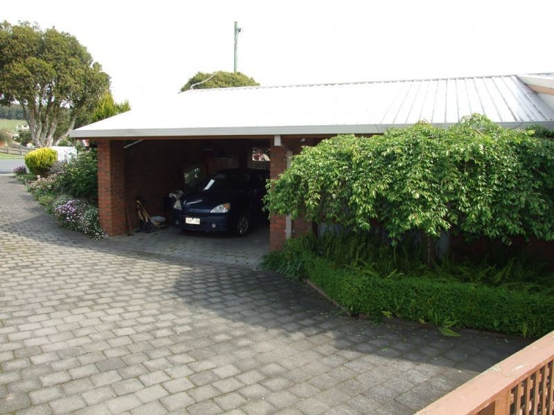 30 Randall Crescent, Moe VIC 3825