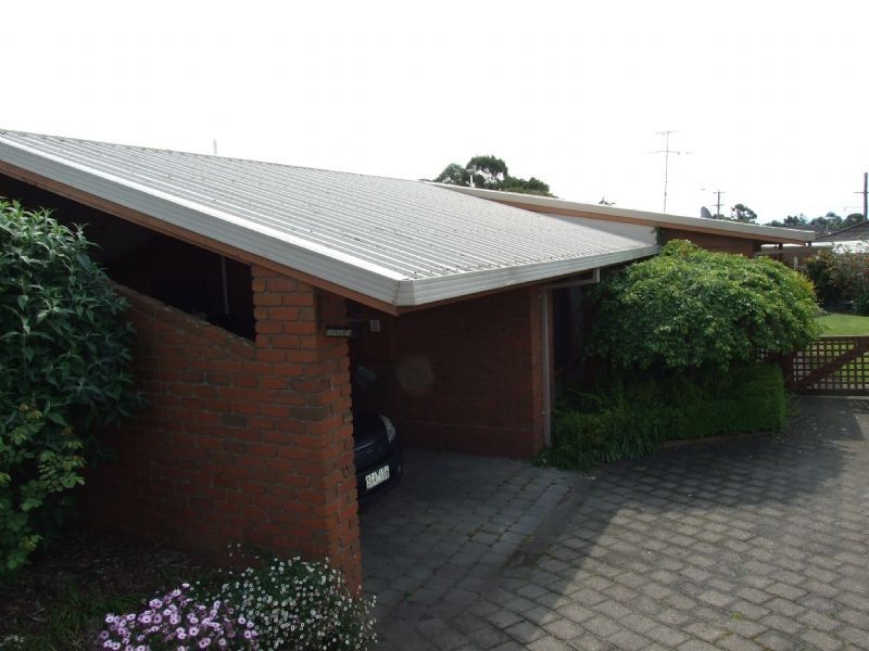 30 Randall Crescent, Moe VIC 3825