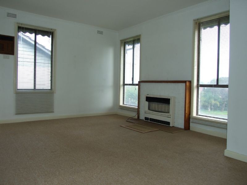 11 Charles Street, Moe VIC 3825