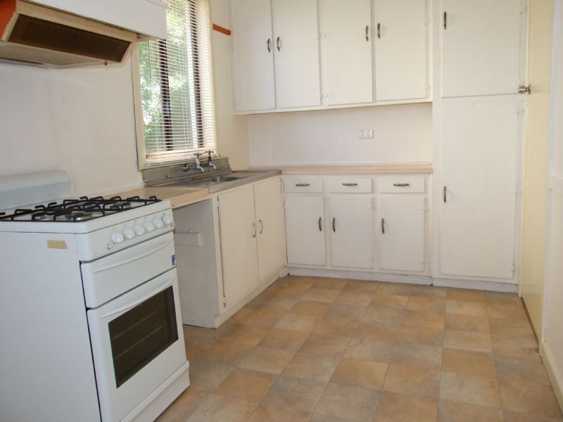 11 Charles Street, Moe VIC 3825