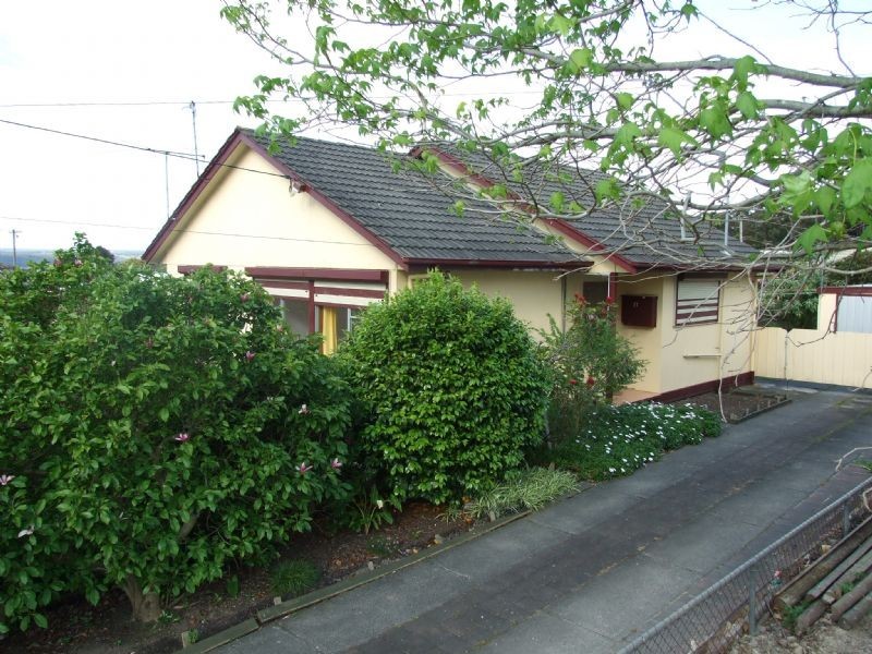 17 Staff Street, Moe VIC 3825