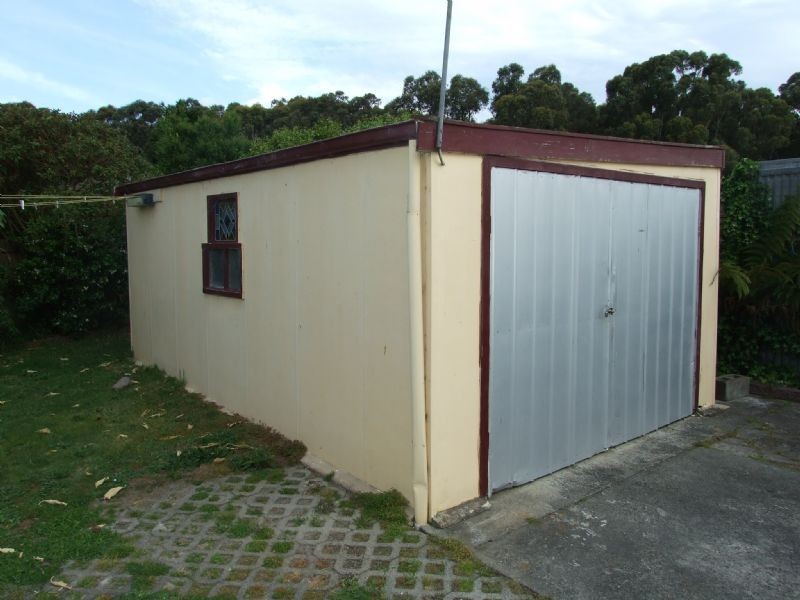 17 Staff Street, Moe VIC 3825