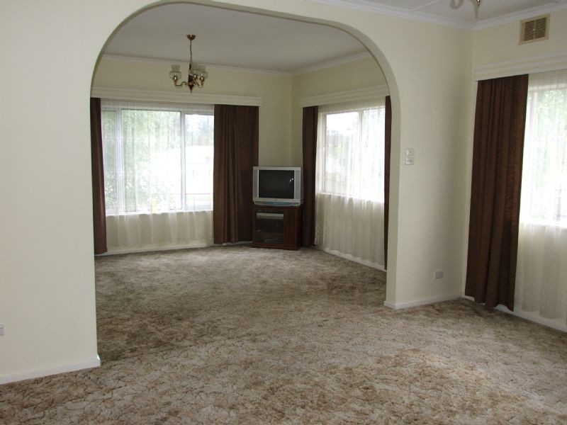 7 Monte Crescent, Moe VIC 3825