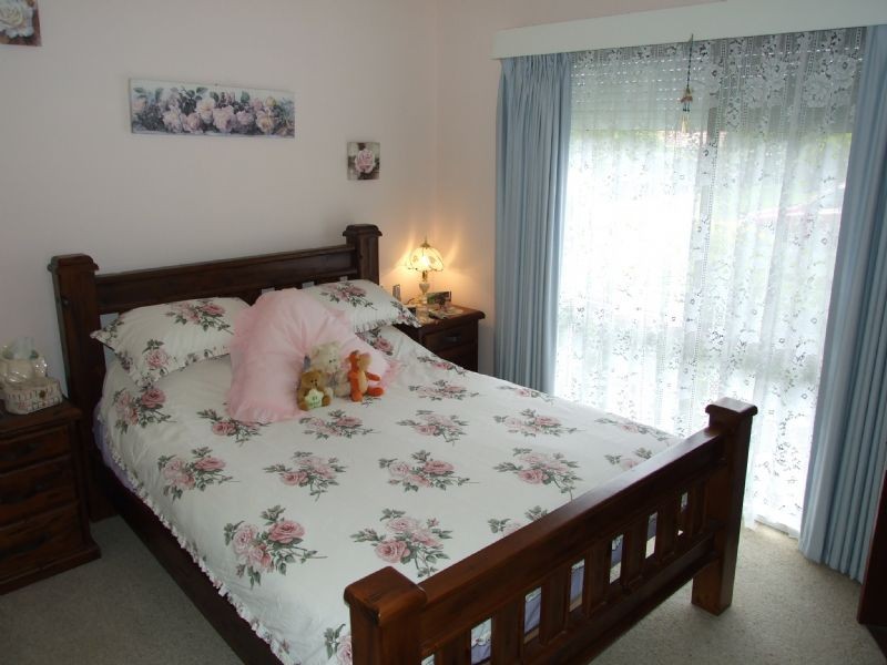 17 Joy Street, Newborough VIC 3825