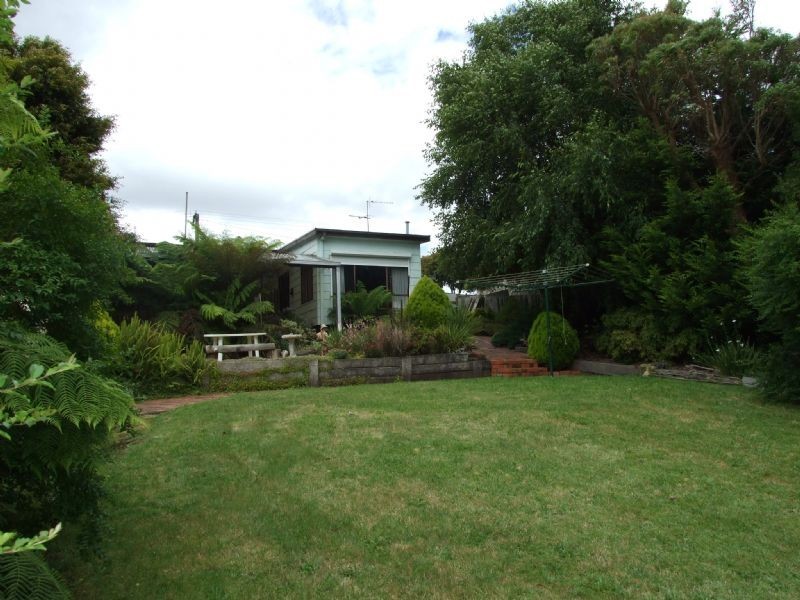 17 Joy Street, Newborough VIC 3825