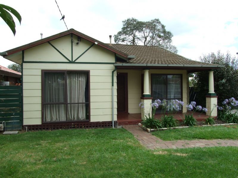 16 Bruce Street, Moe VIC 3825