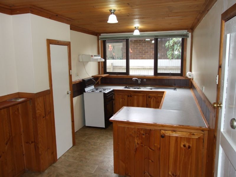 16 Bruce Street, Moe VIC 3825