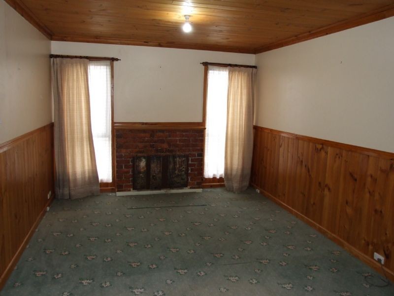 16 Bruce Street, Moe VIC 3825