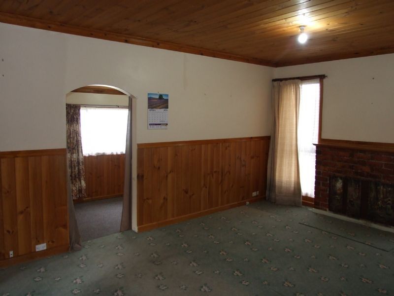 16 Bruce Street, Moe VIC 3825