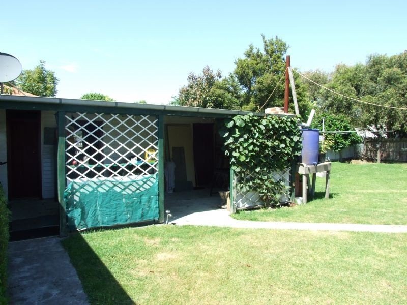 16 Bruce Street, Moe VIC 3825