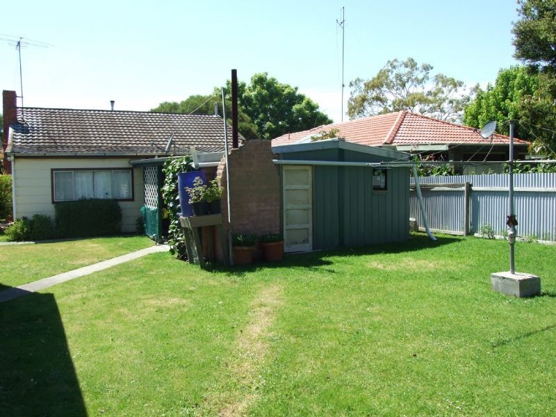 16 Bruce Street, Moe VIC 3825