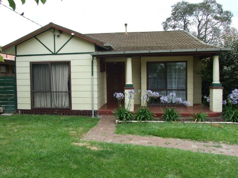 16 Bruce Street, Moe VIC 3825