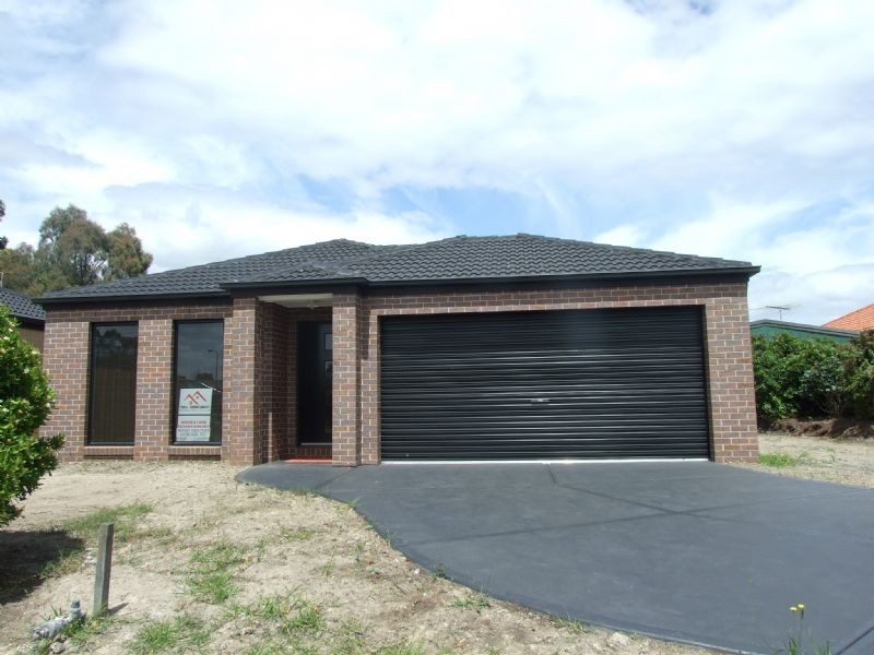 7 Crombe Court, Newborough VIC 3825