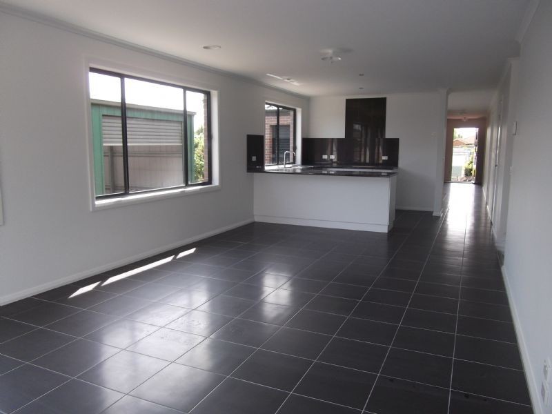 7 Crombe Court, Newborough VIC 3825