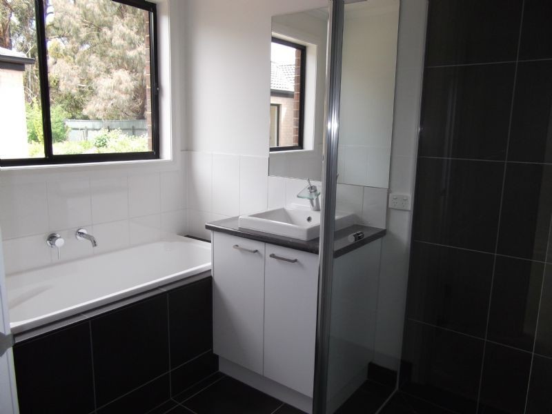 7 Crombe Court, Newborough VIC 3825