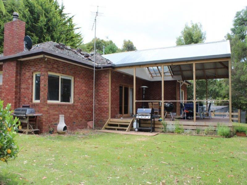 385 McDonalds Track, Hernes Oak VIC 3825