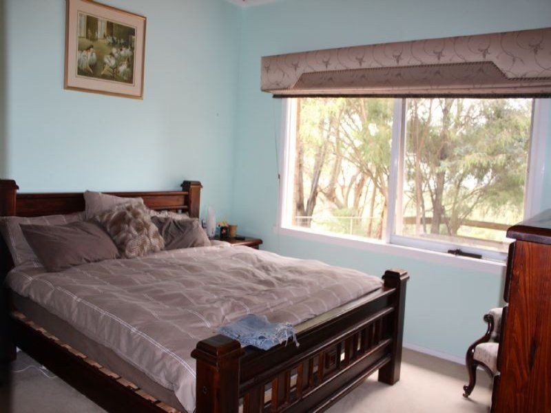 385 McDonalds Track, Hernes Oak VIC 3825