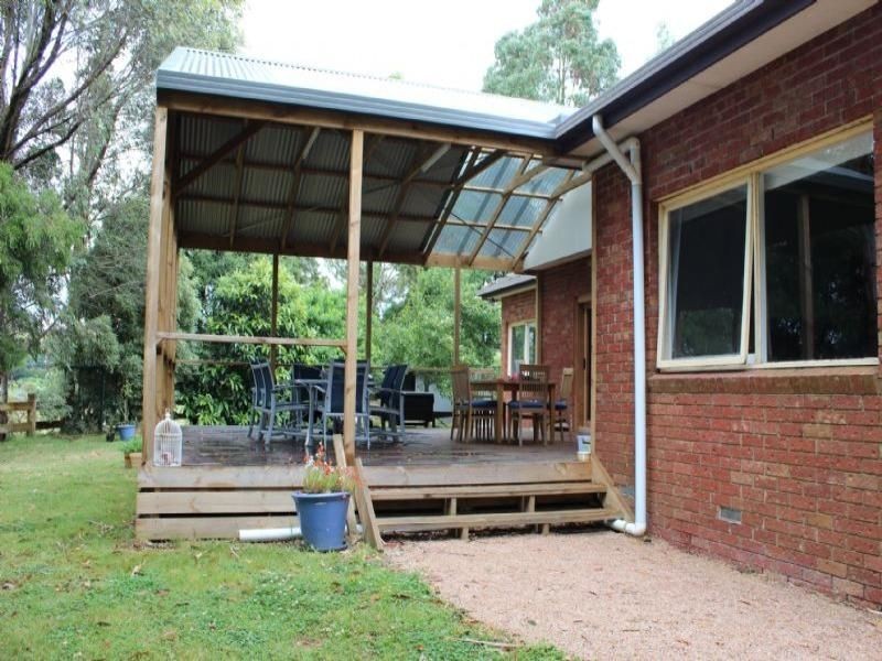 385 McDonalds Track, Hernes Oak VIC 3825