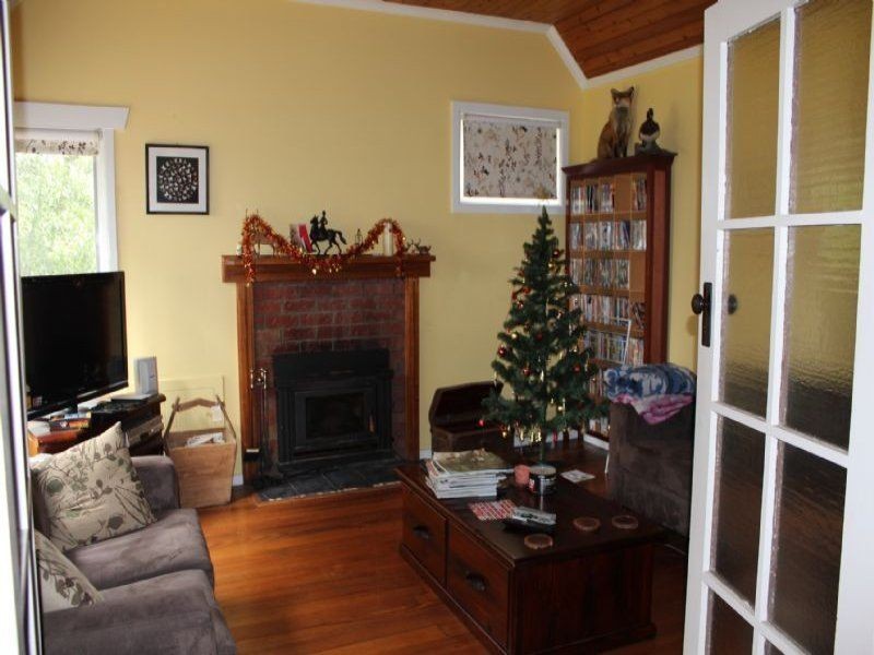 385 McDonalds Track, Hernes Oak VIC 3825