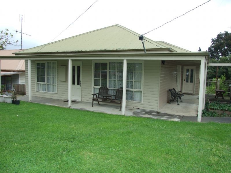 13 Chamberlain Road, Newborough VIC 3825