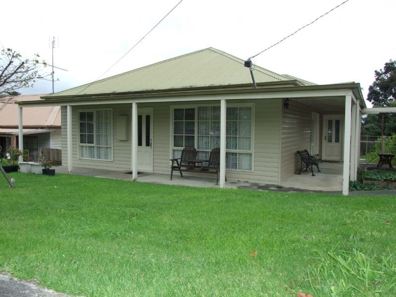 13 Chamberlain Road, Newborough VIC 3825