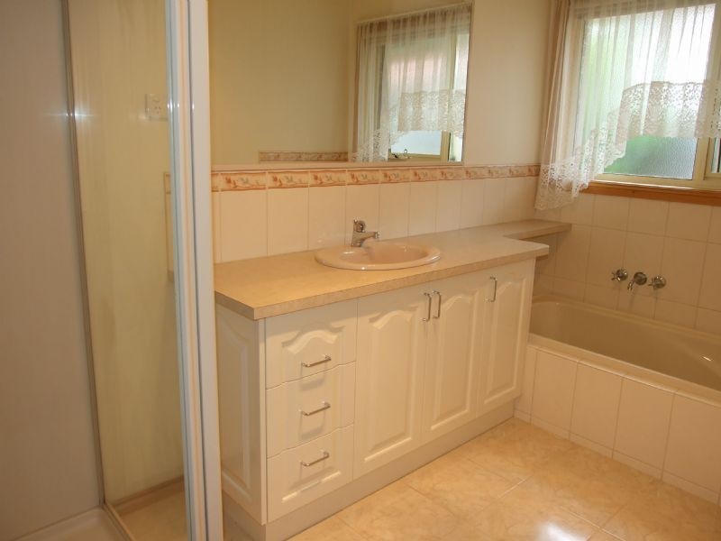 42 Parkside Drive, Moe VIC 3825