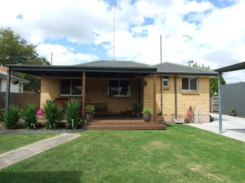 2 Castle Street, Moe VIC 3825