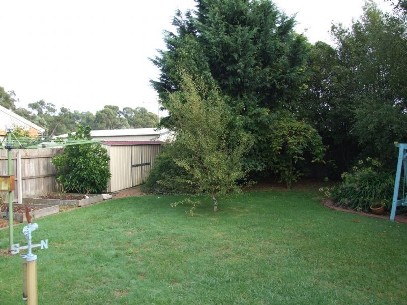 2 Wakefield Court, Newborough VIC 3825