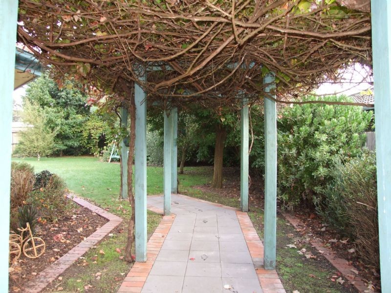 2 Wakefield Court, Newborough VIC 3825