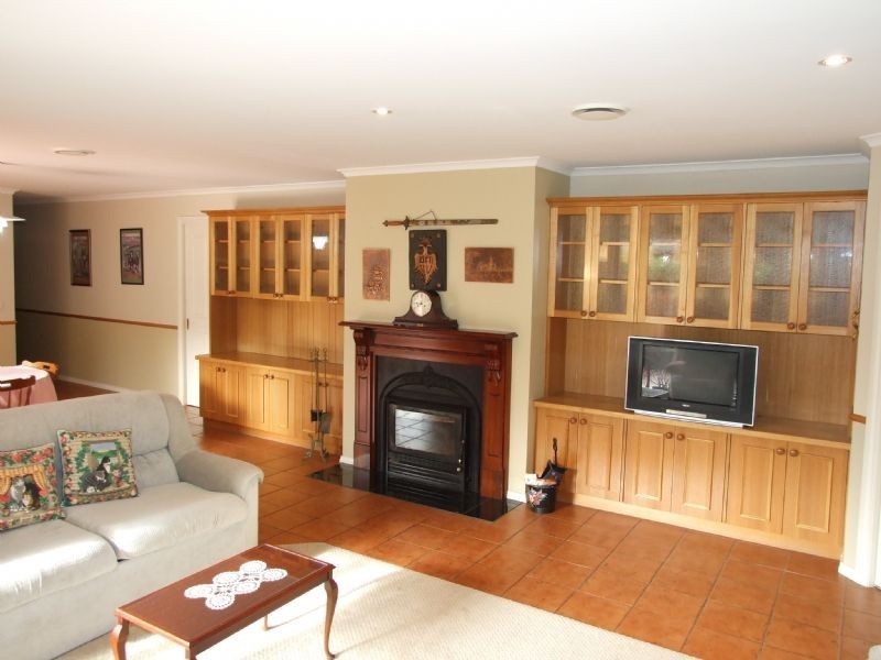 2 Wakefield Court, Newborough VIC 3825
