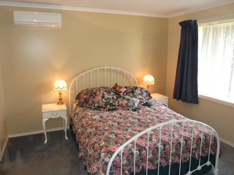 2 Wakefield Court, Newborough VIC 3825