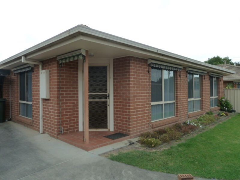 2/3 Saxtons Drive, Moe VIC 3825