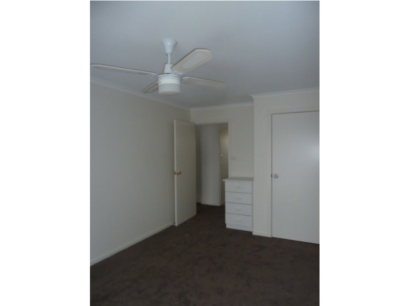 2/3 Saxtons Drive, Moe VIC 3825