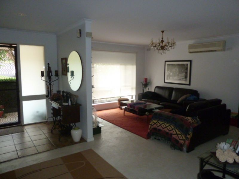 7 Leonis Court, Moe VIC 3825
